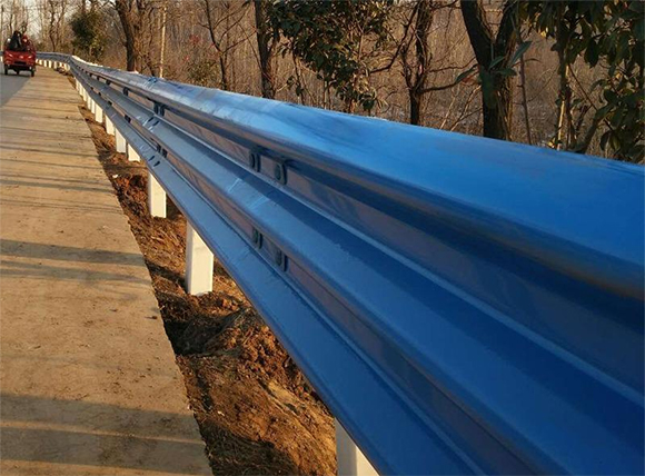 淮北公路波形护栏板的优点